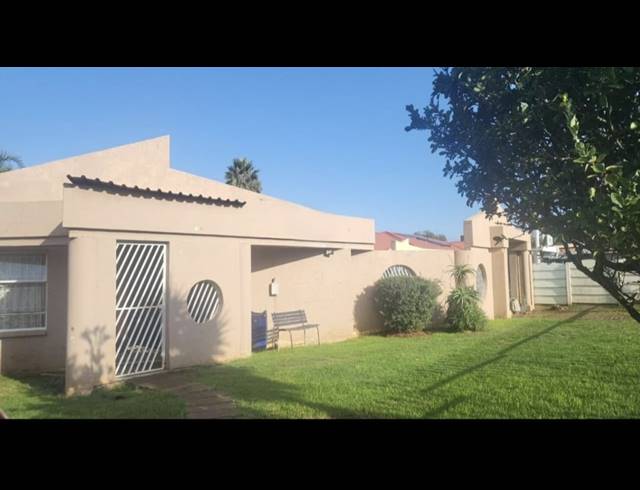 3 BEDROOM HOUSE FOR SALE IN MINNEBRON